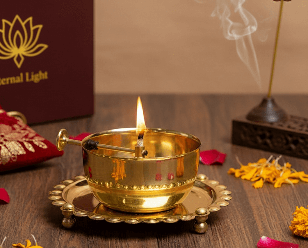 Akhand Diya with Adjustable Batti for Pooja (6 inches), Large Size Brass Diya with Wick Lifting Screw Lever & Borosilicate Glass Cover for Home Decoration , Puja & Gifting (250ml , 48 Hour)